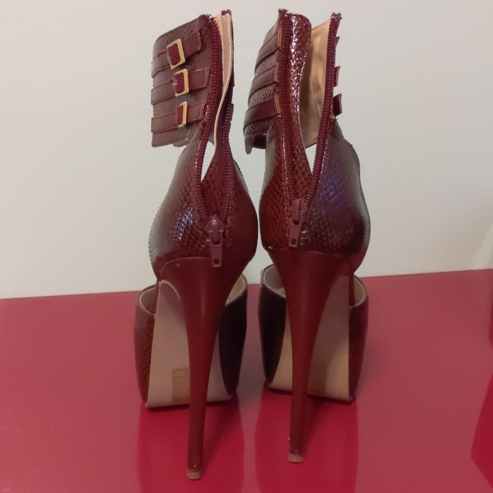 Shoes - Picture 3 of 4